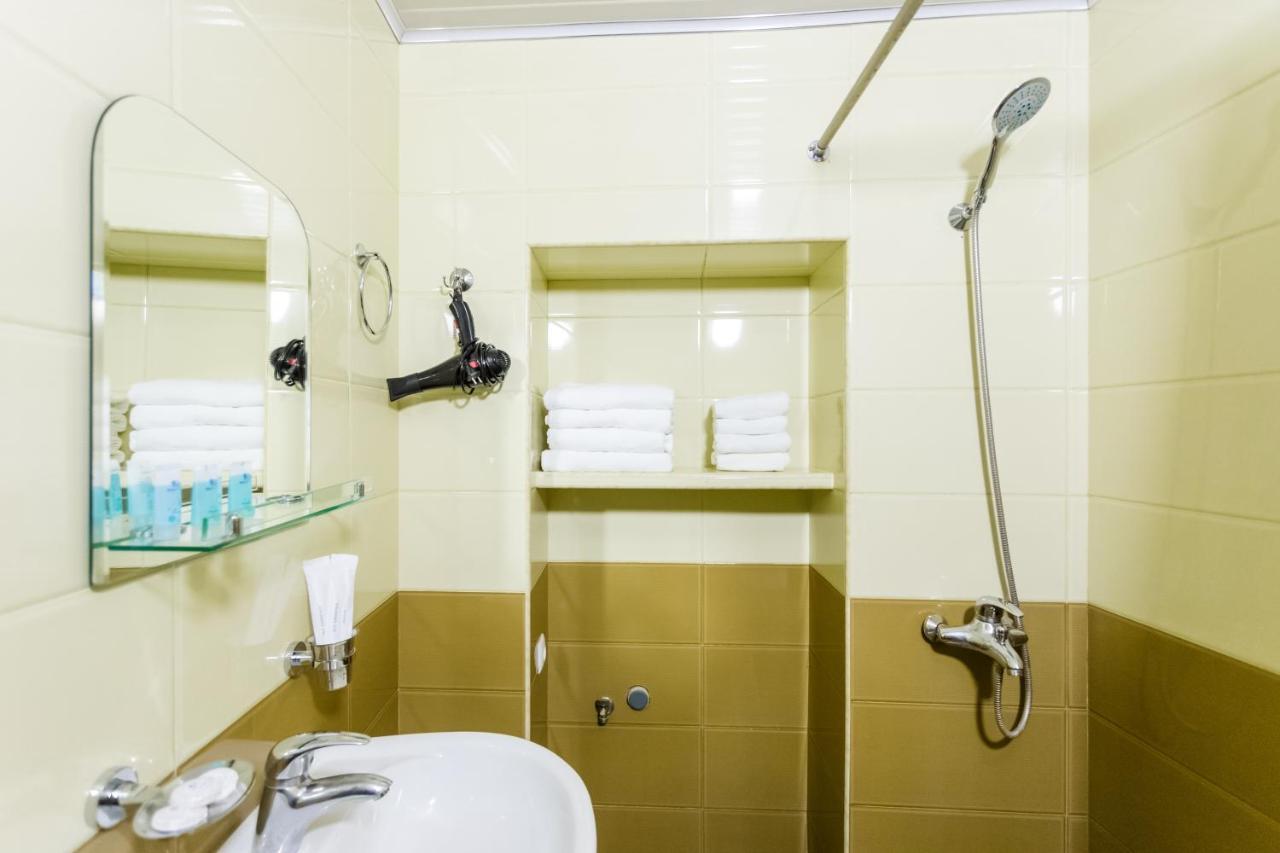 Rustaveli Two Bedroom Apartment With 5 Star Location تبليسي المظهر الخارجي الصورة