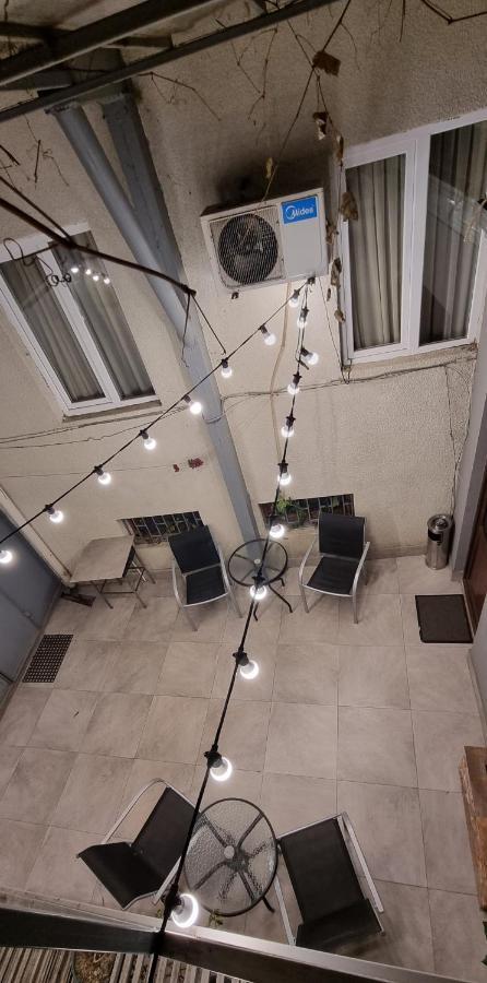 Rustaveli Two Bedroom Apartment With 5 Star Location تبليسي المظهر الخارجي الصورة