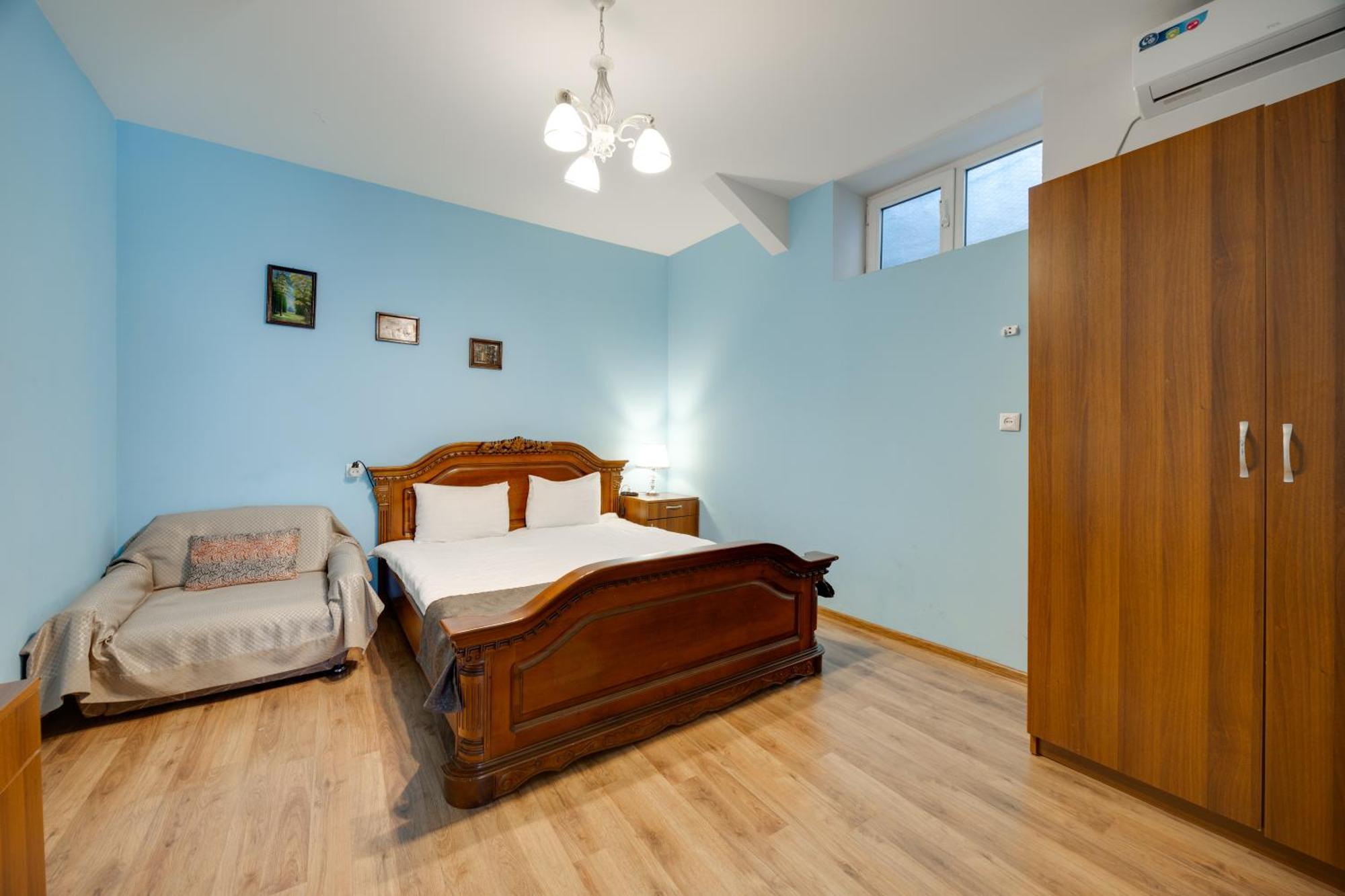 Rustaveli Two Bedroom Apartment With 5 Star Location تبليسي المظهر الخارجي الصورة