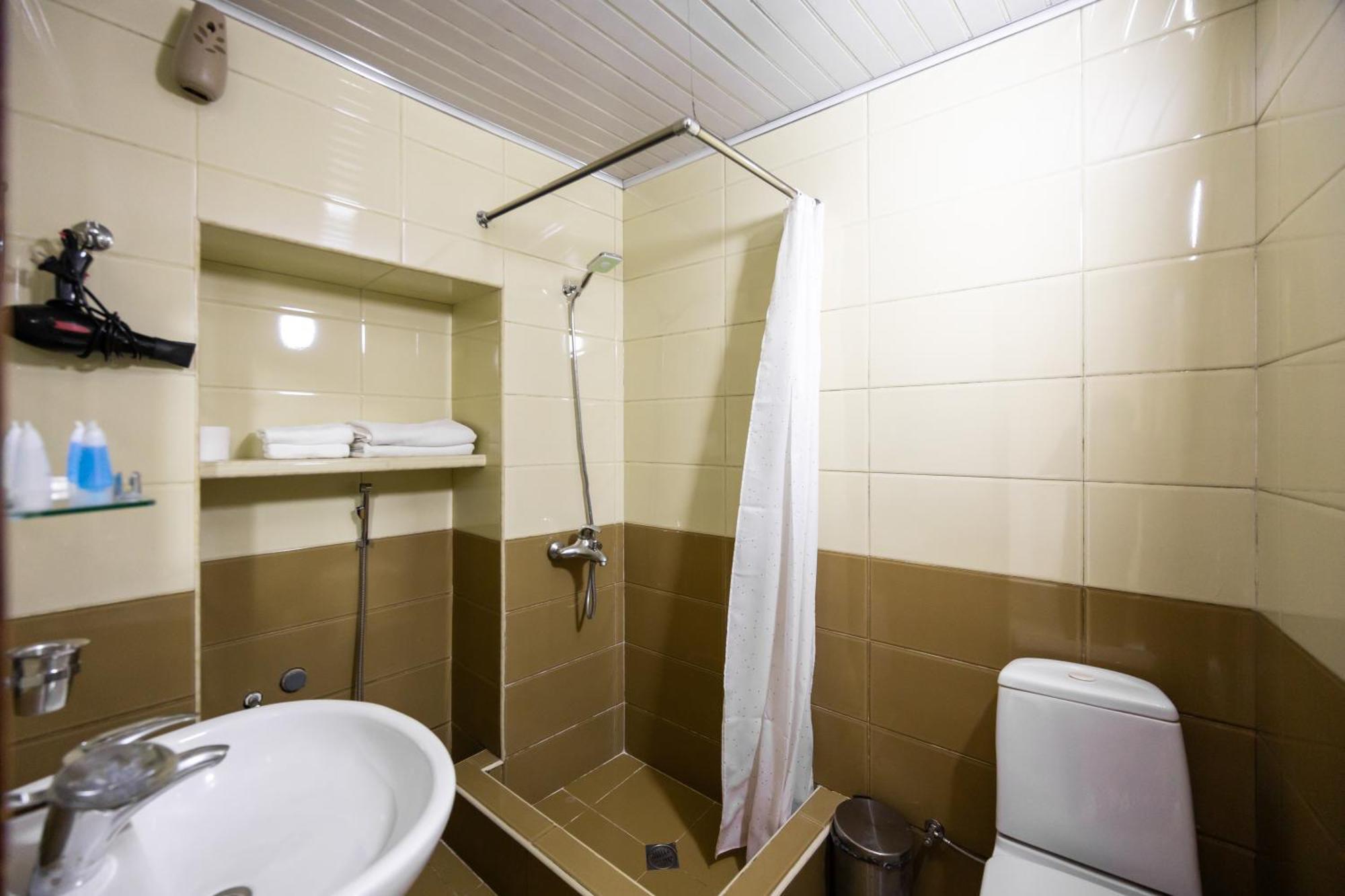 Rustaveli Two Bedroom Apartment With 5 Star Location تبليسي المظهر الخارجي الصورة