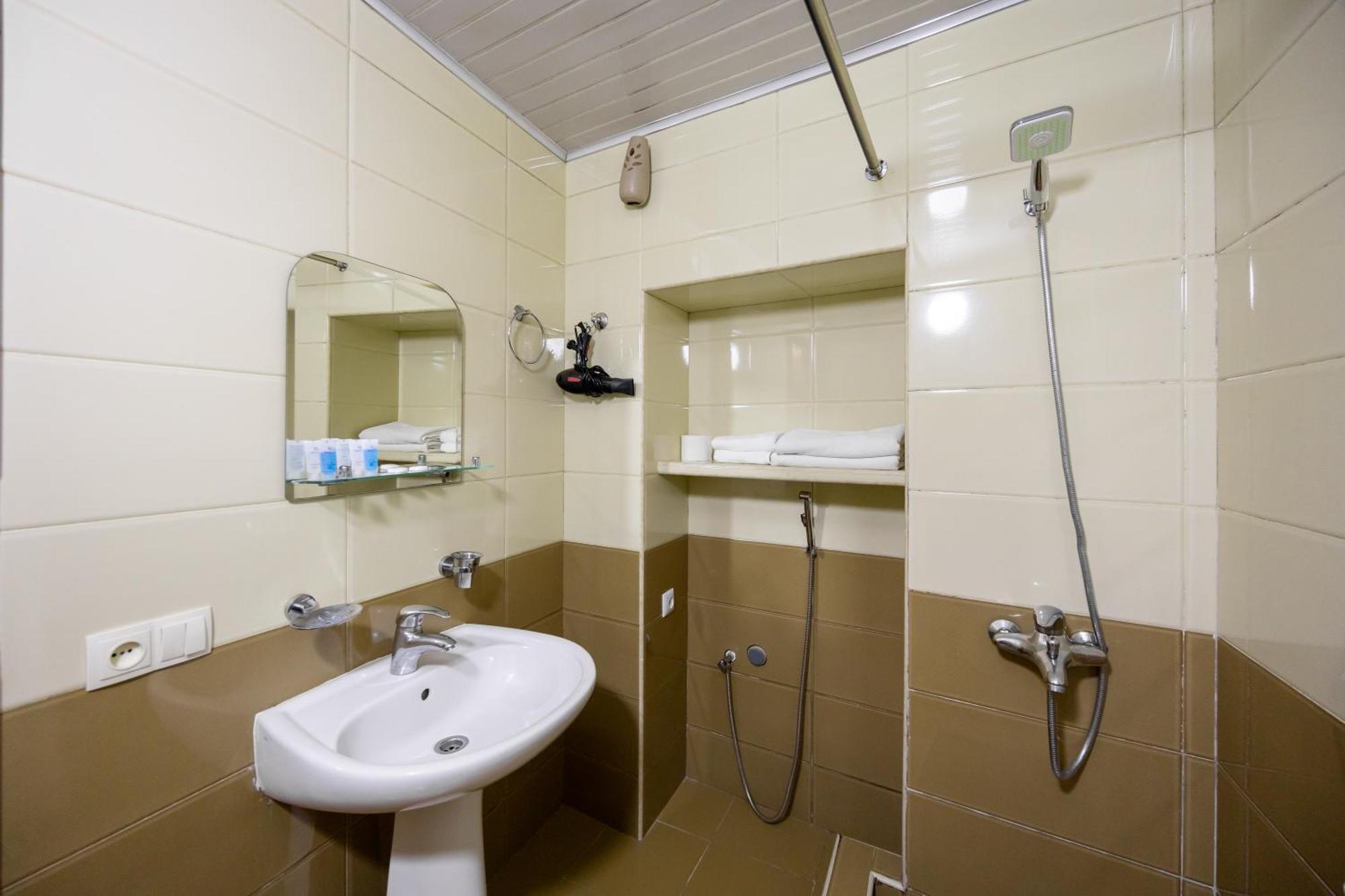 Rustaveli Two Bedroom Apartment With 5 Star Location تبليسي المظهر الخارجي الصورة