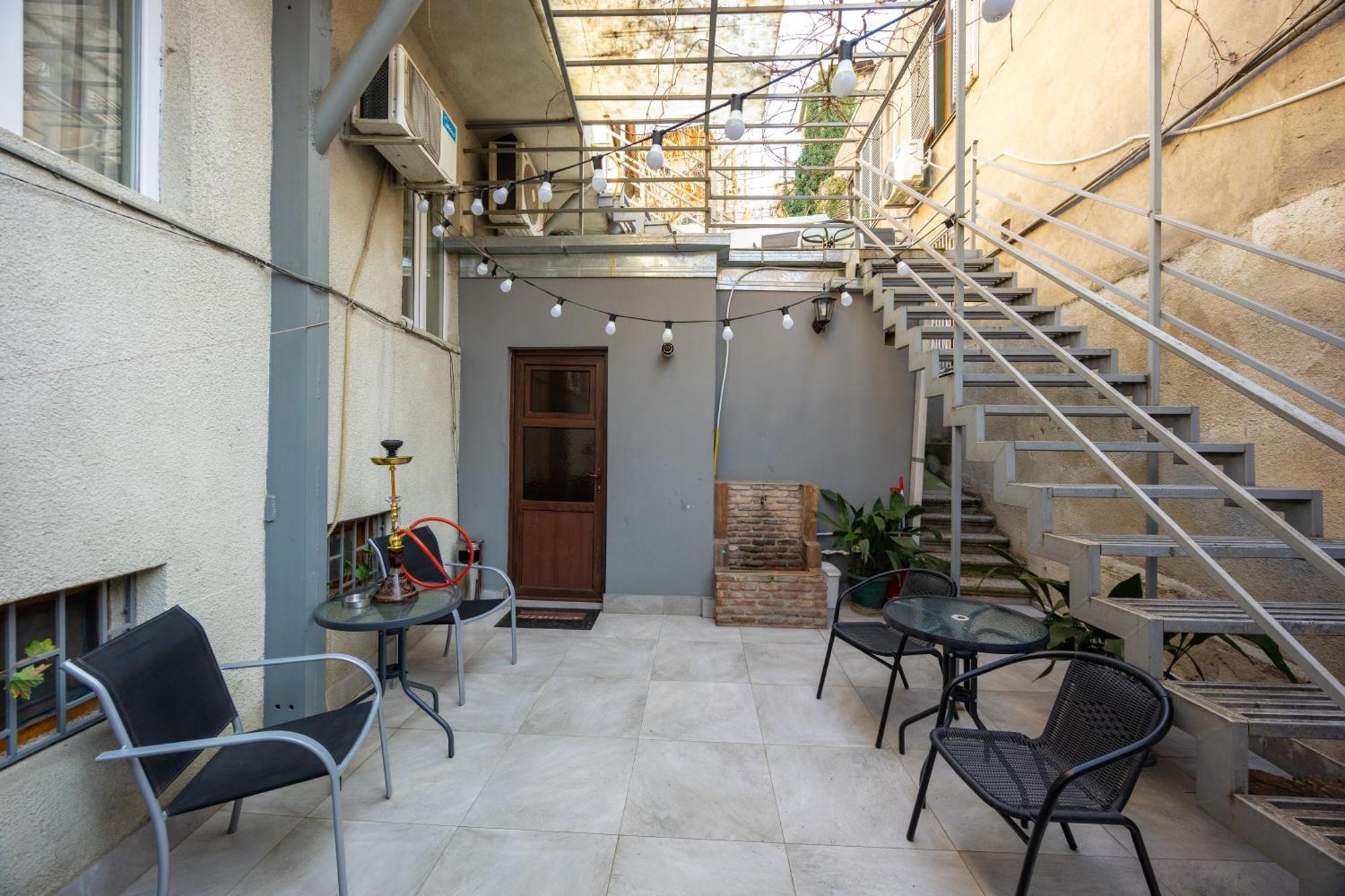 Rustaveli Two Bedroom Apartment With 5 Star Location تبليسي المظهر الخارجي الصورة