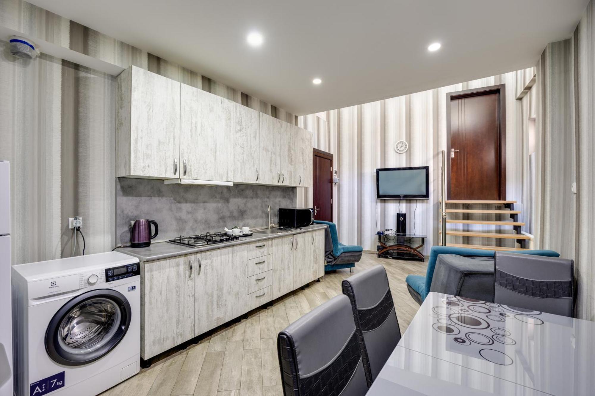 Rustaveli Two Bedroom Apartment With 5 Star Location تبليسي المظهر الخارجي الصورة