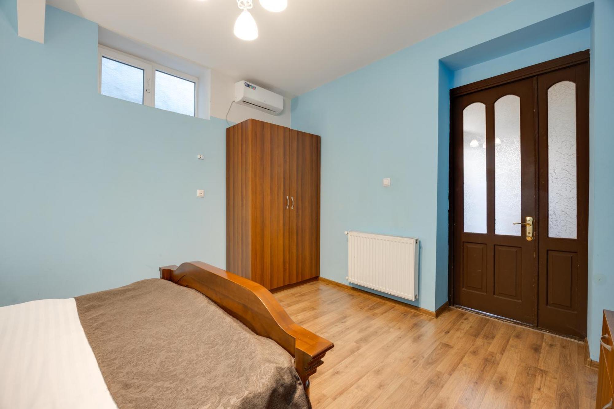 Rustaveli Two Bedroom Apartment With 5 Star Location تبليسي المظهر الخارجي الصورة